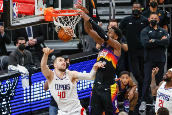 籃球比賽中常見(jiàn)的戰(zhàn)術(shù)有哪些？